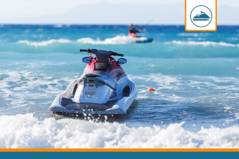 jet ski en mer couvert par une assurance