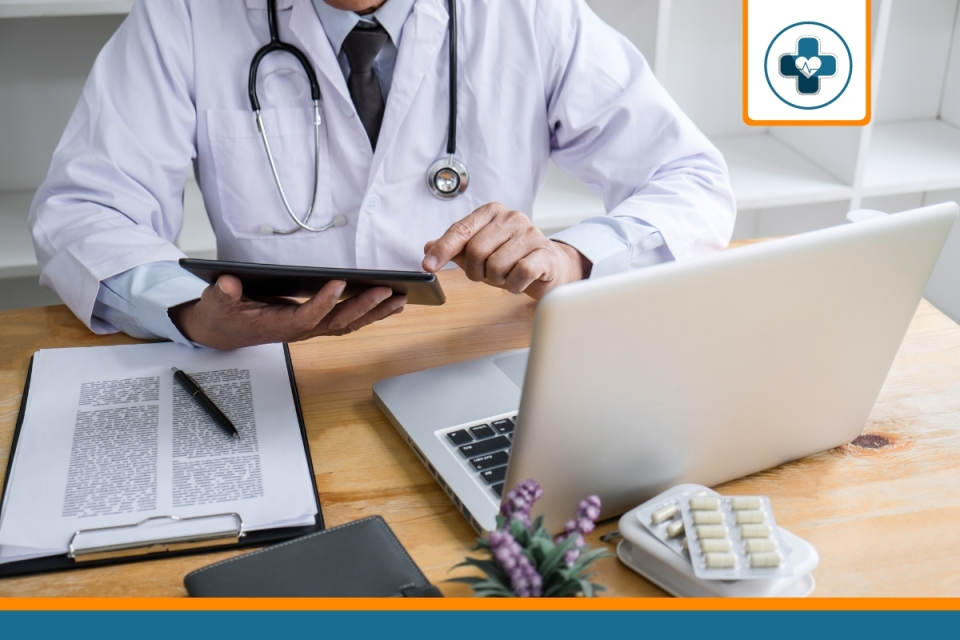 personne entrain de changer de mutuelle santé
