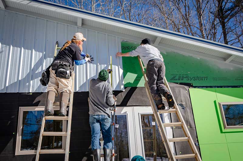 Travail en hauteur et garantie décennale : qui est concerné ?